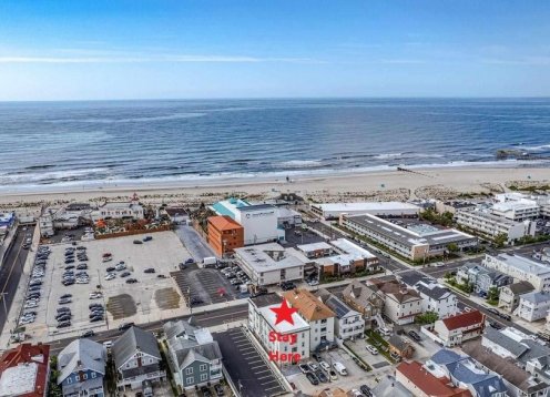Steps from the beach and boardwalk!! ocean views and pet friendly