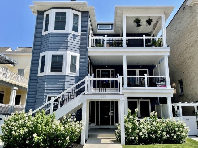 5 BR 3.5 BA New Construction Near Beach, Boardwalk, and Downtown