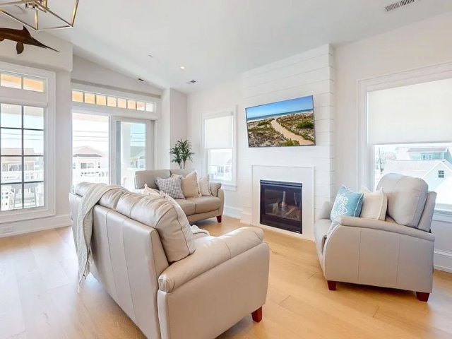 Bright and Airy 3-BR Condo in the Heart of Ocean City